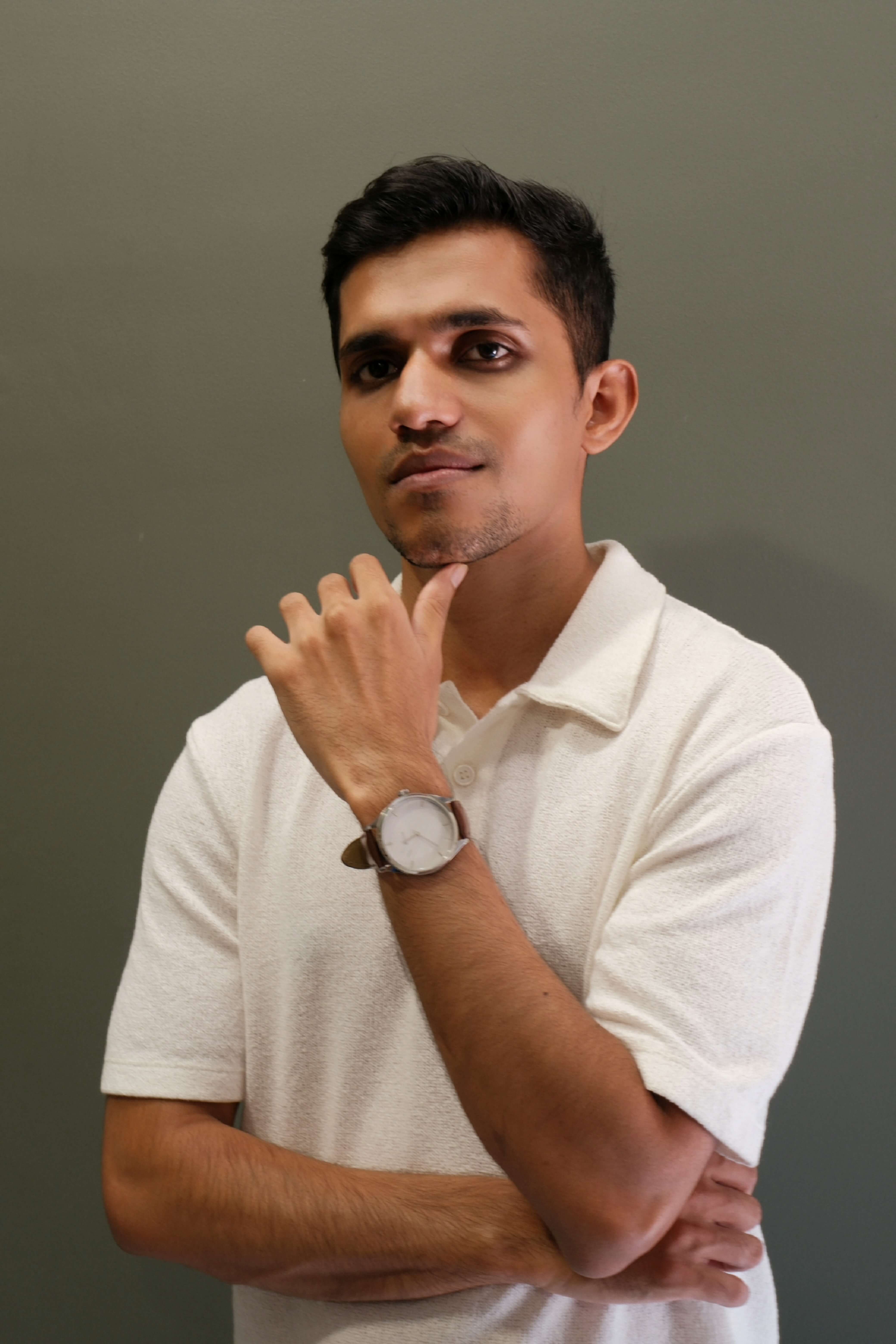 Image of Roshan Sahu, a creative developer specialised in web development and ui/ux design
